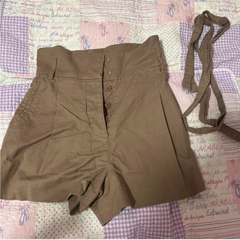 Wilfred High-Waisted Tan Shorts